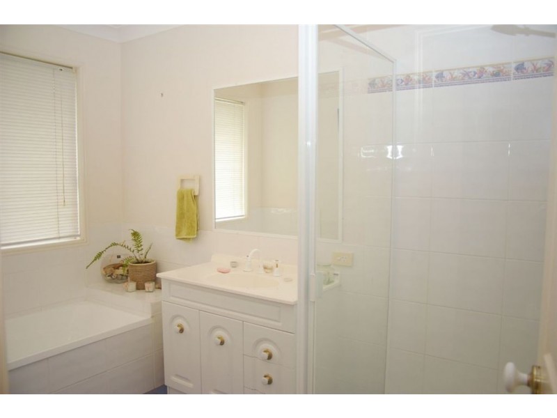 4 Fernwood Street, Kallangur QLD 4503