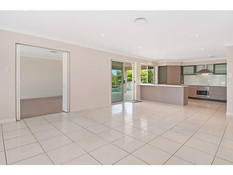1 Thomson Close, North Lakes QLD 4509