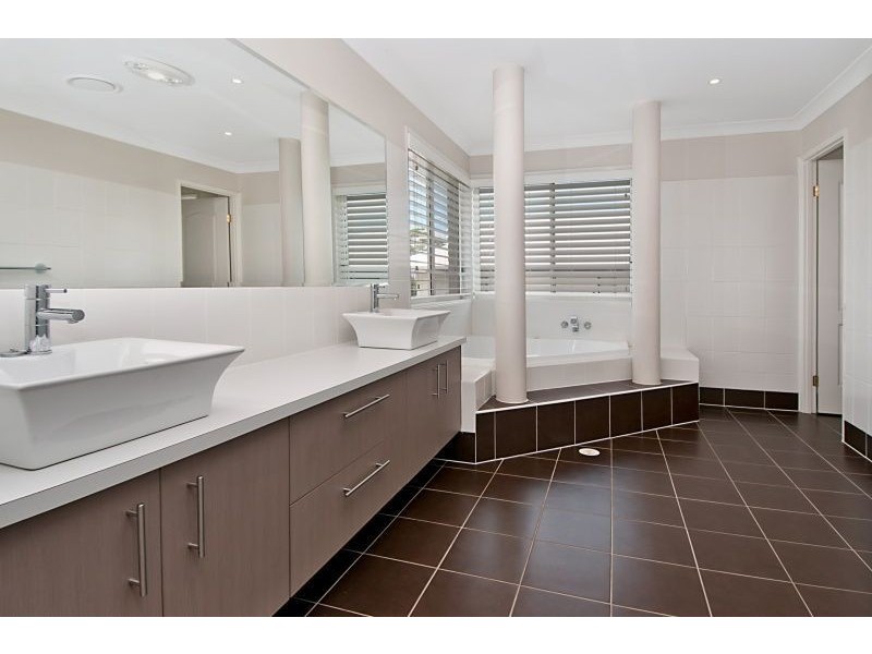 1 Thomson Close, North Lakes QLD 4509
