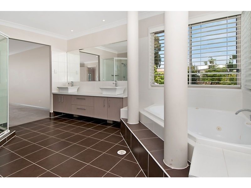 1 Thomson Close, North Lakes QLD 4509
