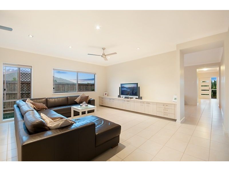 64 Nicklaus Parade, North Lakes QLD 4509