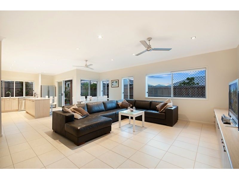 64 Nicklaus Parade, North Lakes QLD 4509