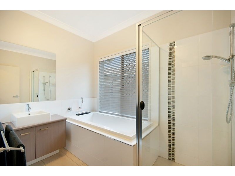 64 Nicklaus Parade, North Lakes QLD 4509