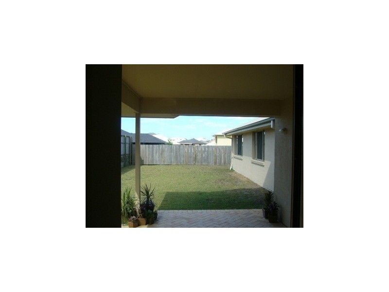 10 Dotterel Crescent, North Lakes QLD 4509