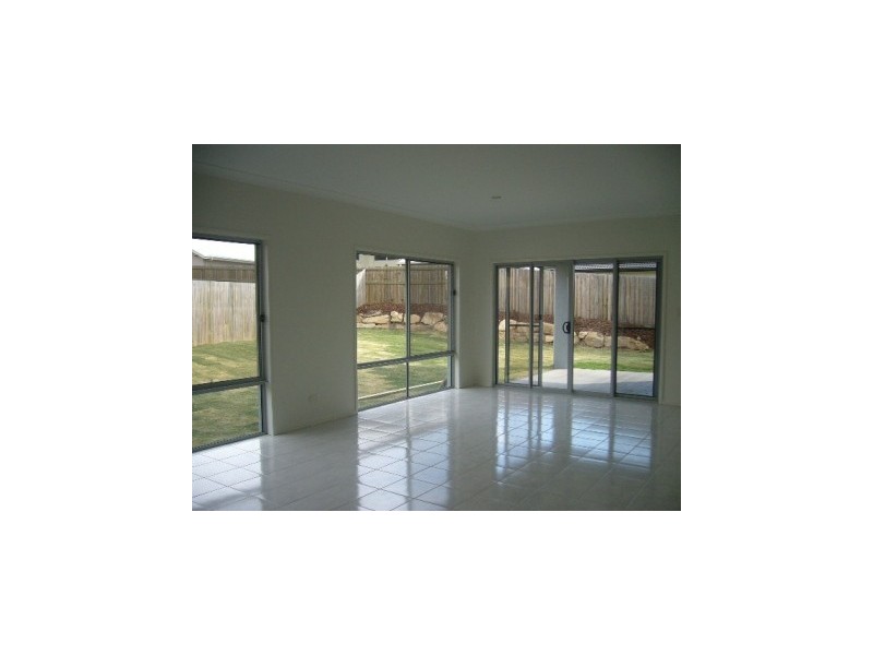 5 Senior Close, North Lakes QLD 4509