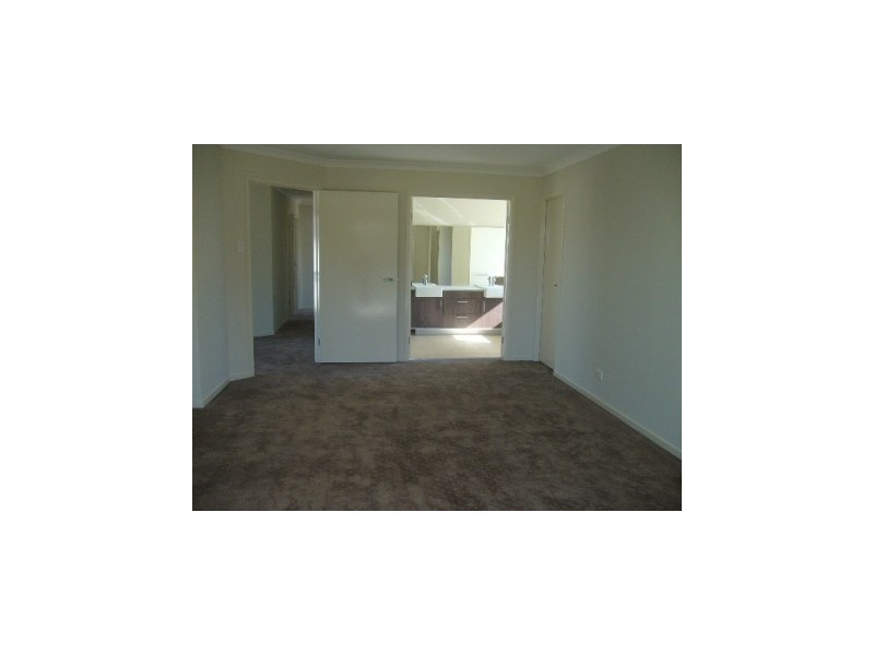 16 Wallaroo Circuit, North Lakes QLD 4509