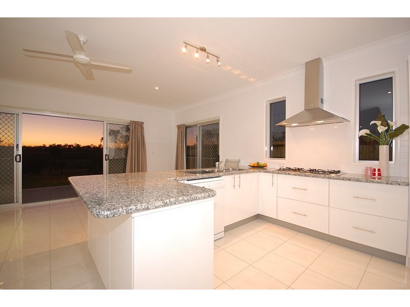 25 Riley Court, North Lakes QLD 4509