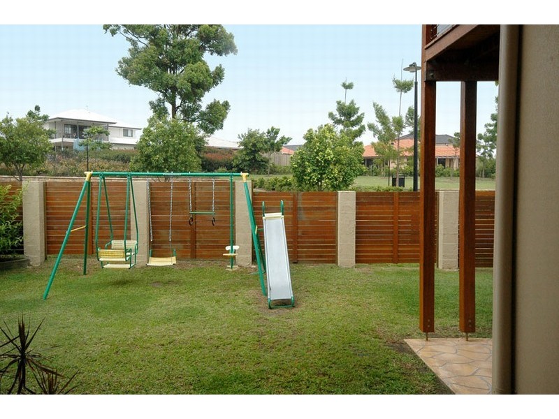 8 Marsh Pde, North Lakes QLD 4509