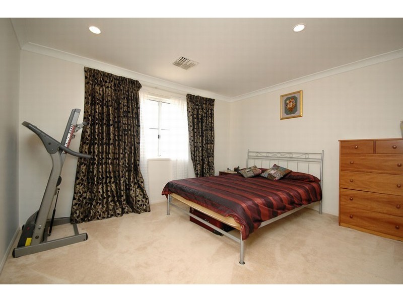 8 Marsh Pde, North Lakes QLD 4509