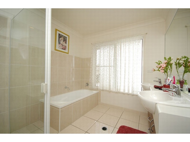 8 Marsh Pde, North Lakes QLD 4509