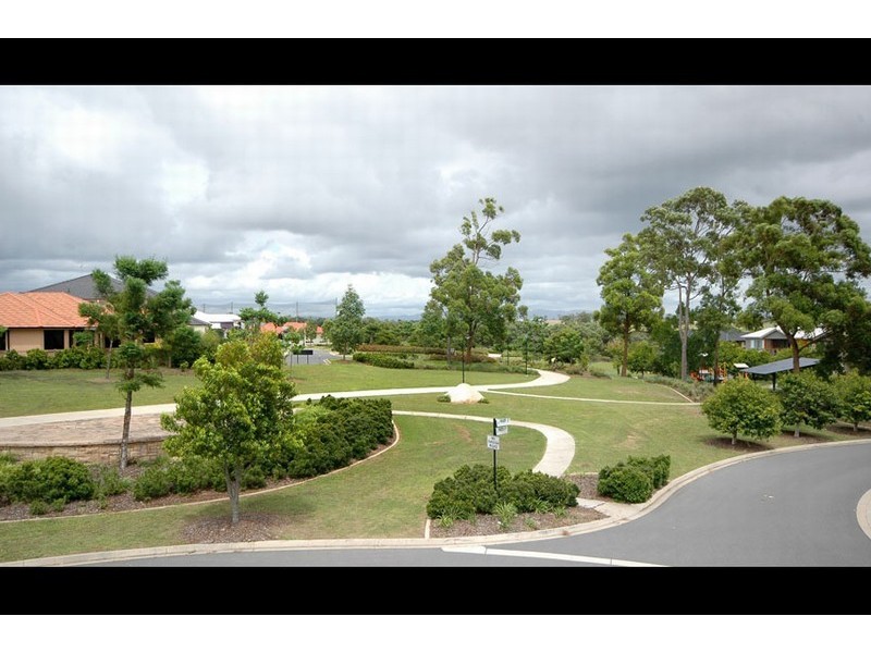 8 Marsh Pde, North Lakes QLD 4509
