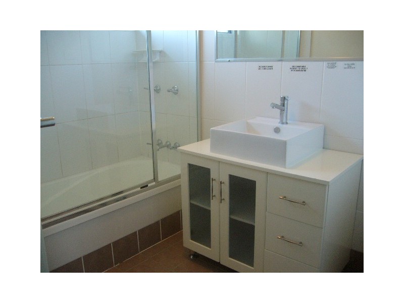 2/12 Leis Parade, Lawnton QLD 4501