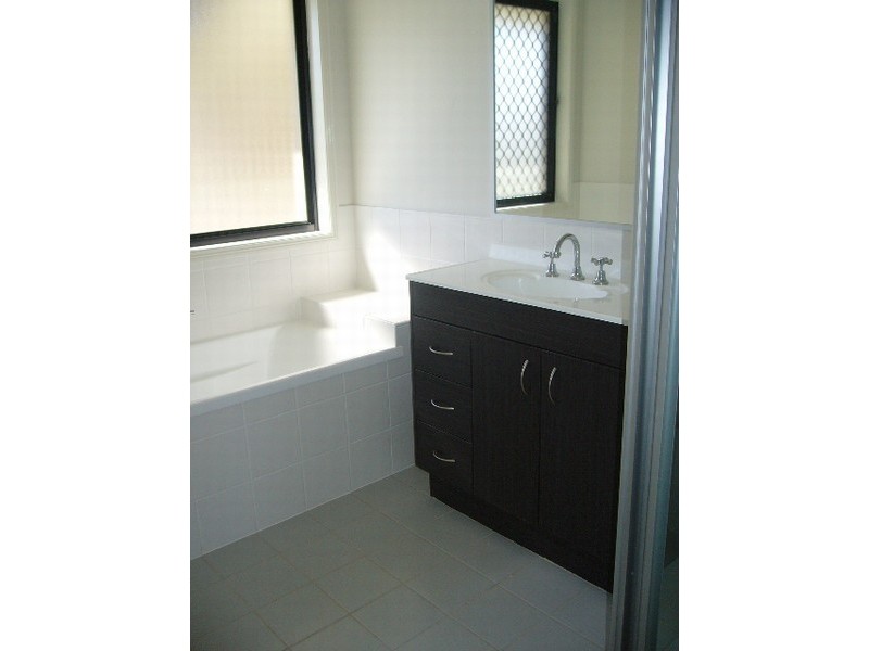 18 Shallows Court, Eatons Hill QLD 4037