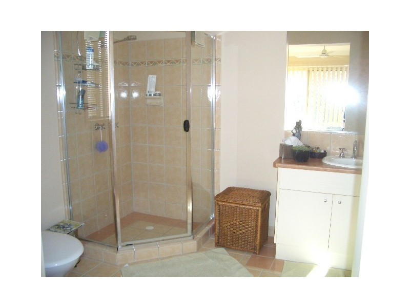 17 Whitfield Cres, North Lakes QLD 4509