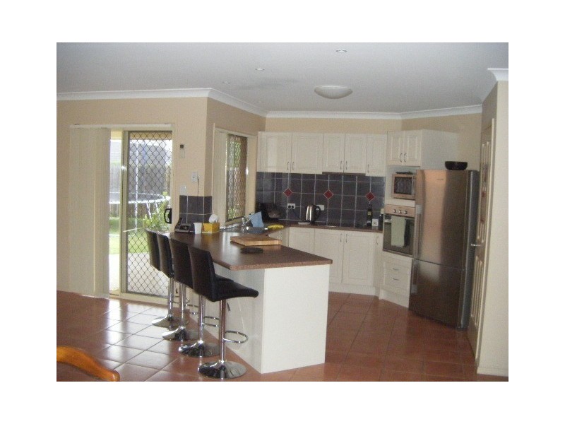 17 Whitfield Cres, North Lakes QLD 4509