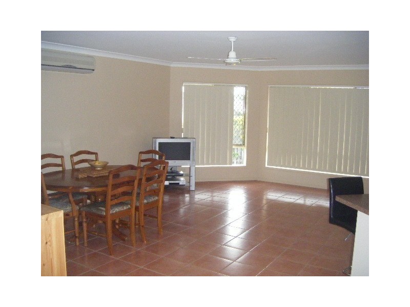 17 Whitfield Cres, North Lakes QLD 4509