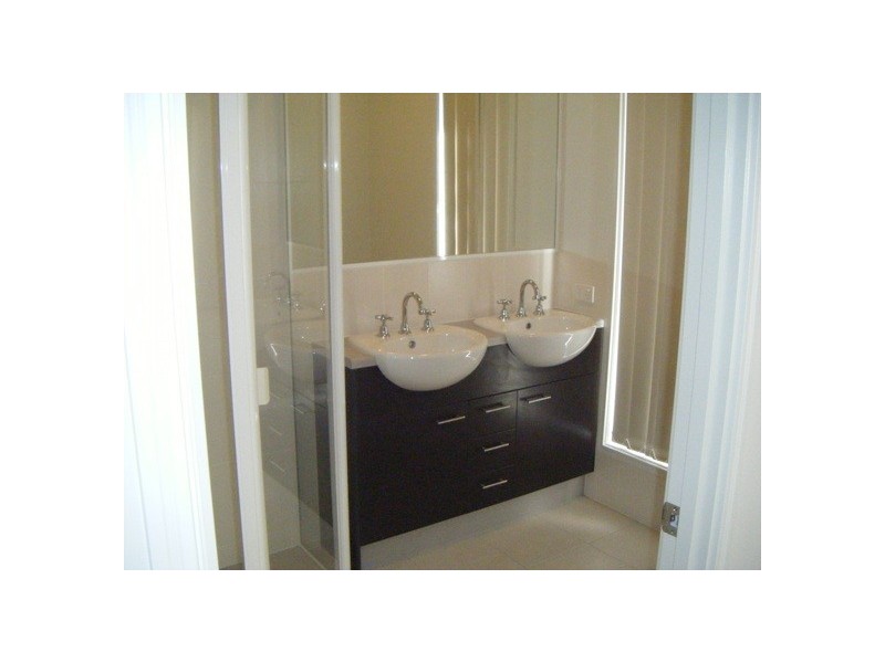 10 Warabi Cres, North Lakes QLD 4509