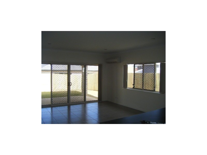 15 Warabi Cres, North Lakes QLD 4509