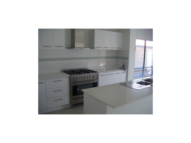 33 Astley Pde, North Lakes QLD 4509