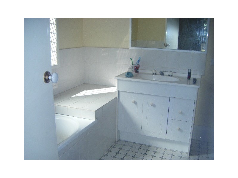 5 Lambourne Court, Lawnton QLD 4501