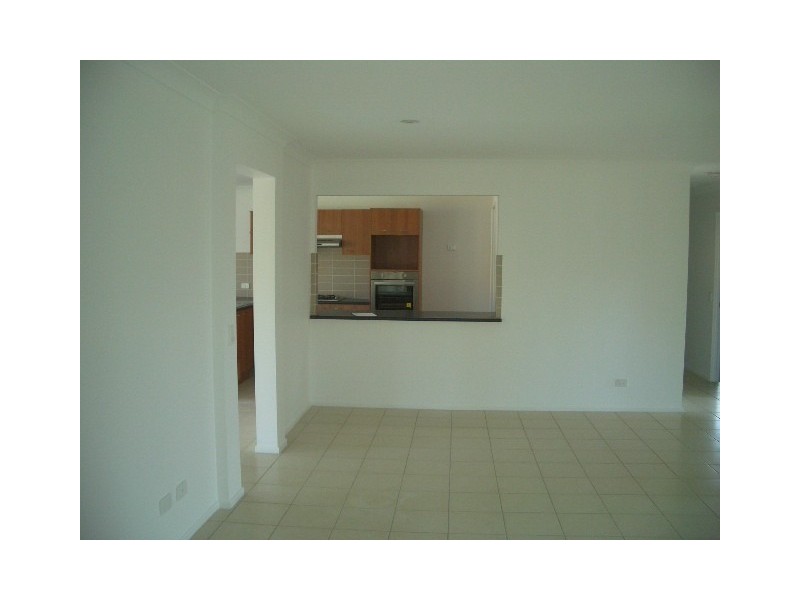 16 Violet Street, Kallangur QLD 4503