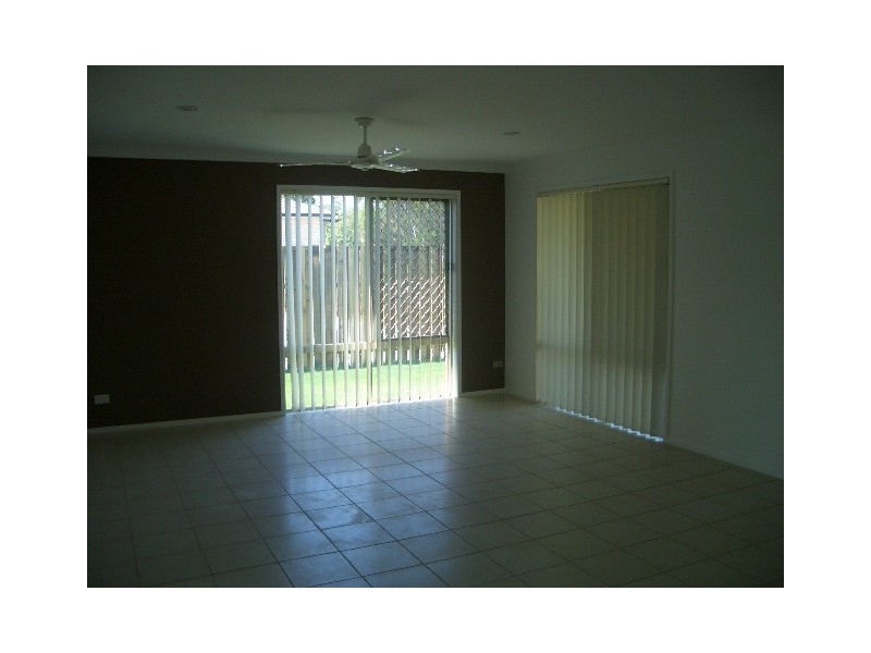 16 Violet Street, Kallangur QLD 4503