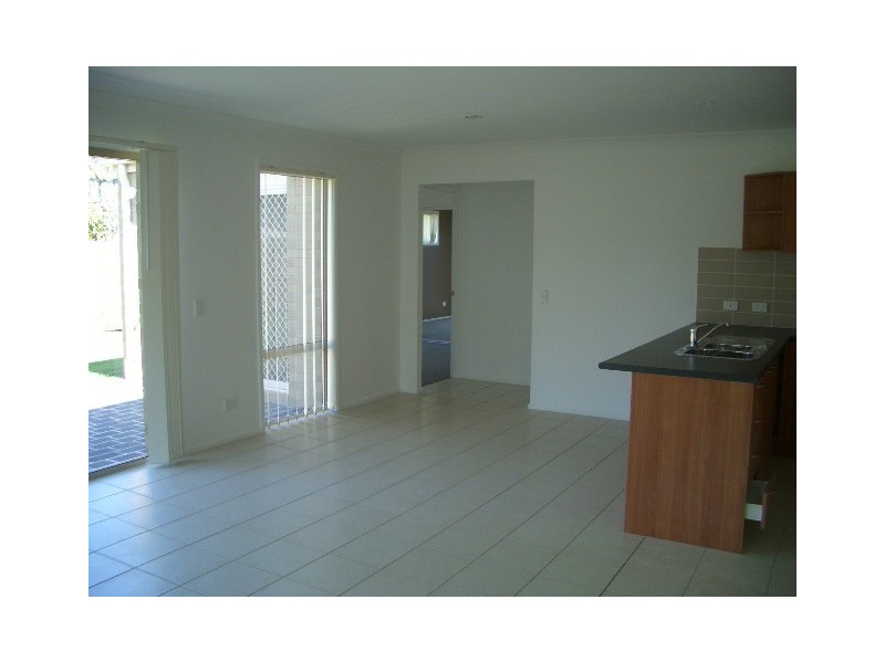 16 Violet Street, Kallangur QLD 4503