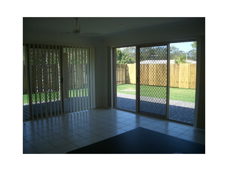 16 Violet Street, Kallangur QLD 4503