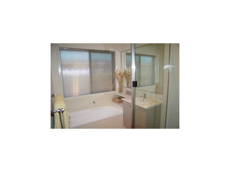27 Kowari Crescent, North Lakes QLD 4509