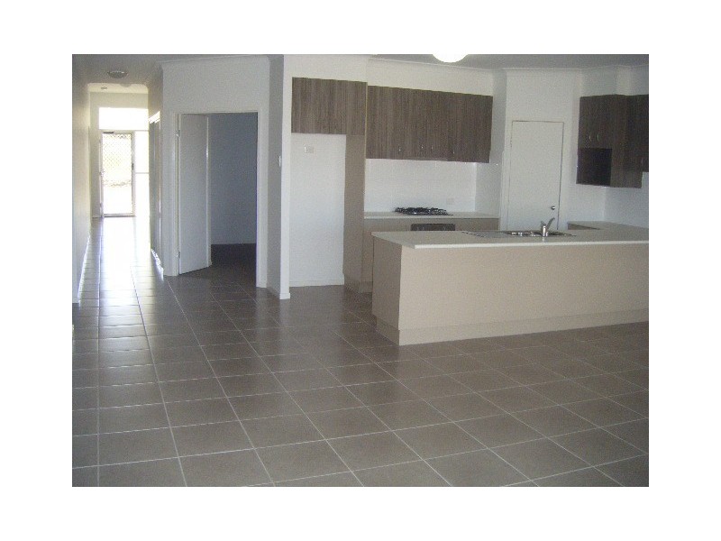 24 Rawlins Cres, North Lakes QLD 4509