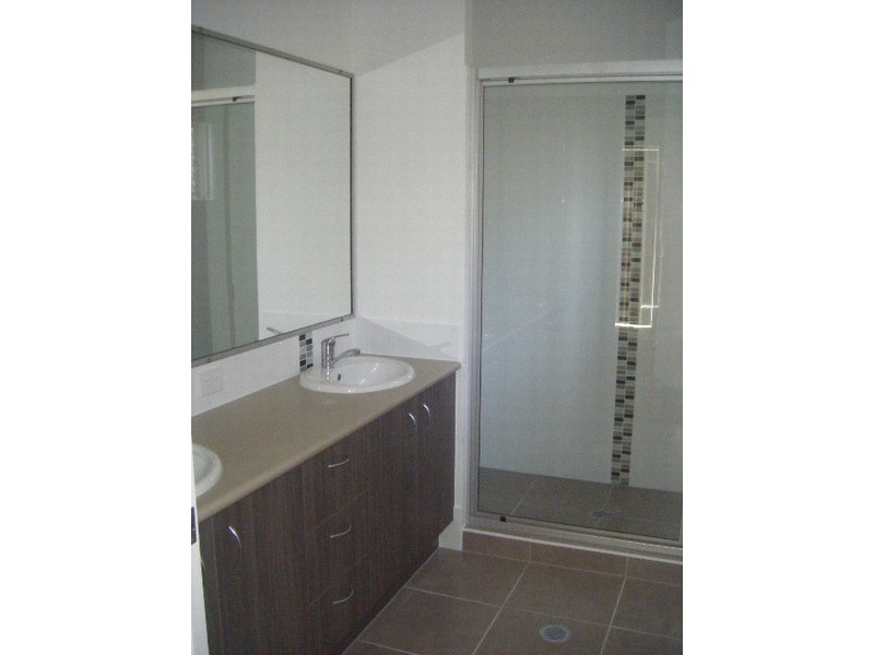 24 Rawlins Cres, North Lakes QLD 4509