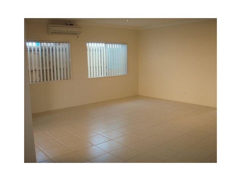 25 Rawlins Cres, North Lakes QLD 4509