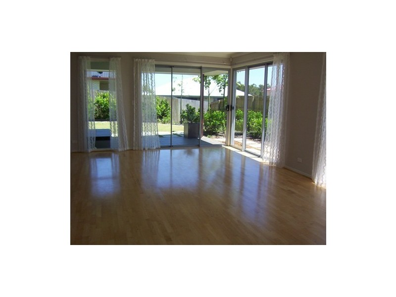 7 Douglas Cct, North Lakes QLD 4509