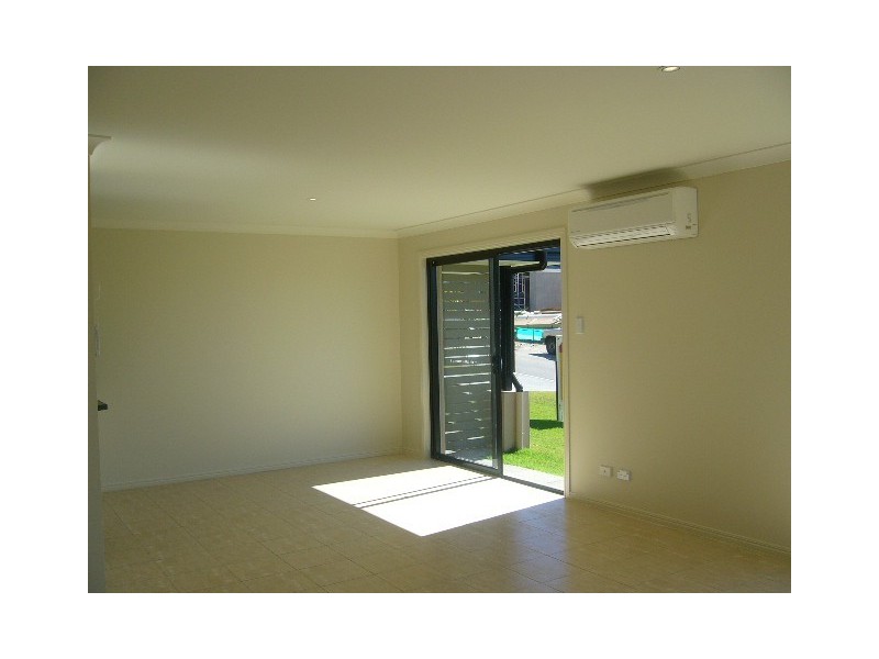 2/15 Highcliff Cres, North Lakes QLD 4509