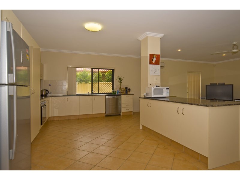 82 Tiger Drive, Arundel QLD 4214