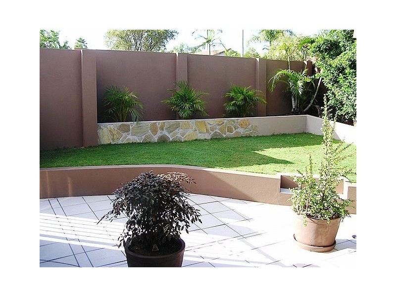 1/12 Nina Parade, Arundel QLD 4214