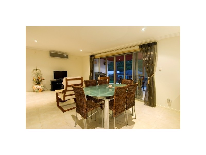 1 James Place, Maudsland QLD 4210