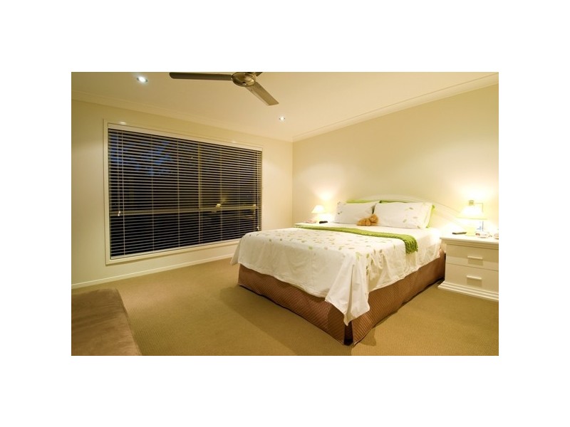 1 James Place, Maudsland QLD 4210
