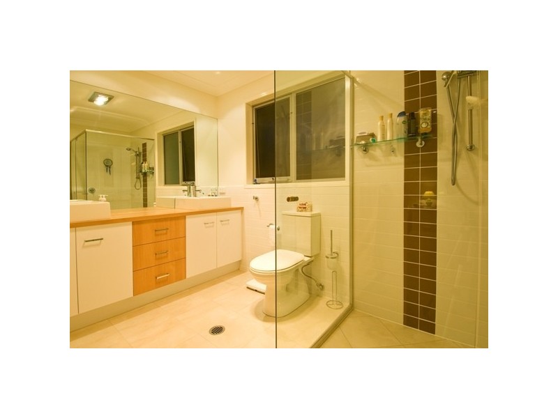 1 James Place, Maudsland QLD 4210
