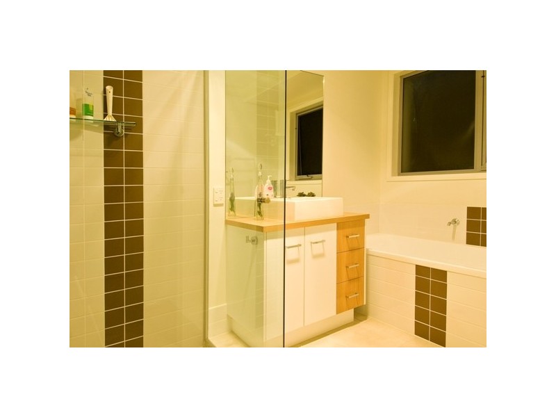 1 James Place, Maudsland QLD 4210