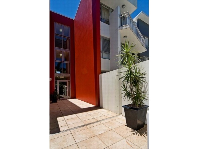 6/13 Bright Avenue, Labrador QLD 4215