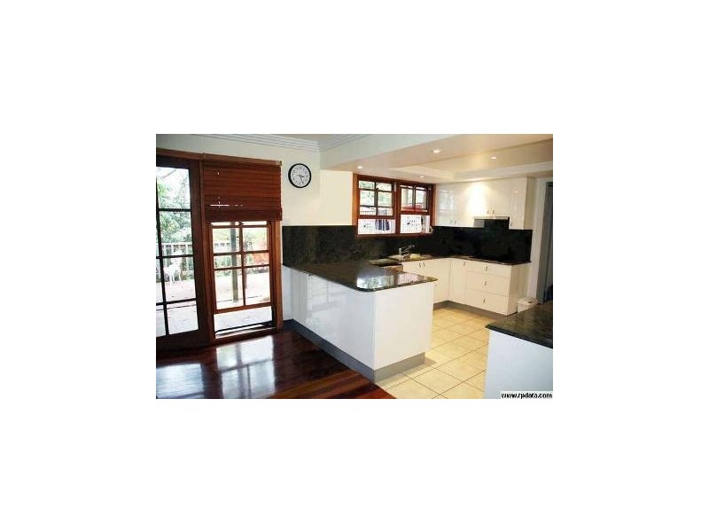 2/471 Pine Ridge Road, Runaway Bay QLD 4216