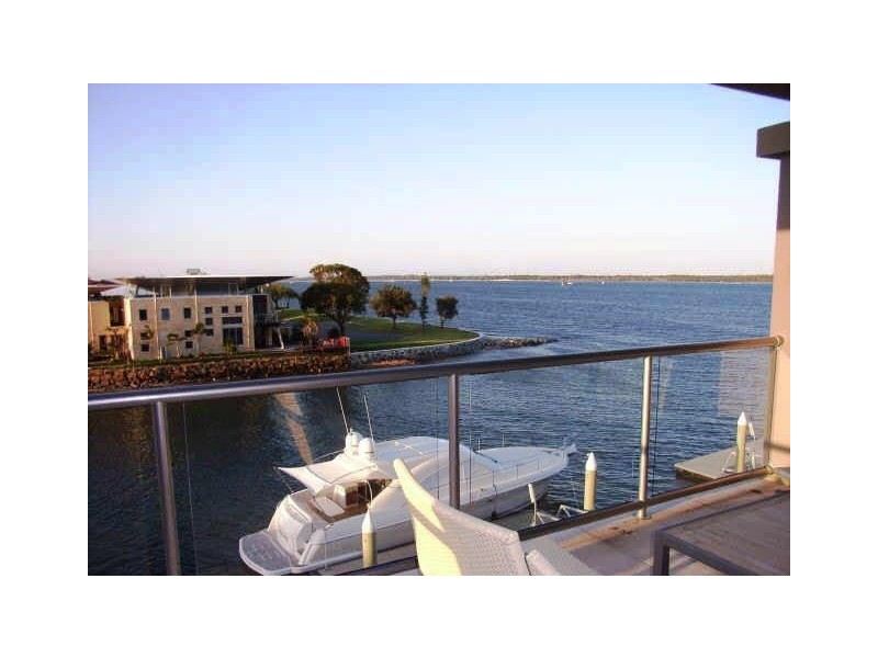 11/36 Oatland Esplanade, Runaway Bay QLD 4216