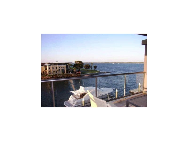 11/36 Oatland Esplanade, Runaway Bay QLD 4216