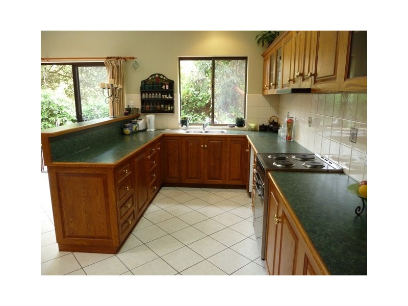 10 Elborough Ave, Uraidla SA 5142