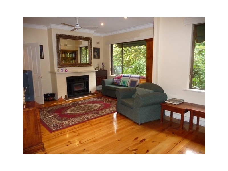 10 Elborough Ave, Uraidla SA 5142