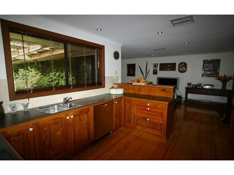 28 Kanmantoo Rd, Aldgate SA 5154