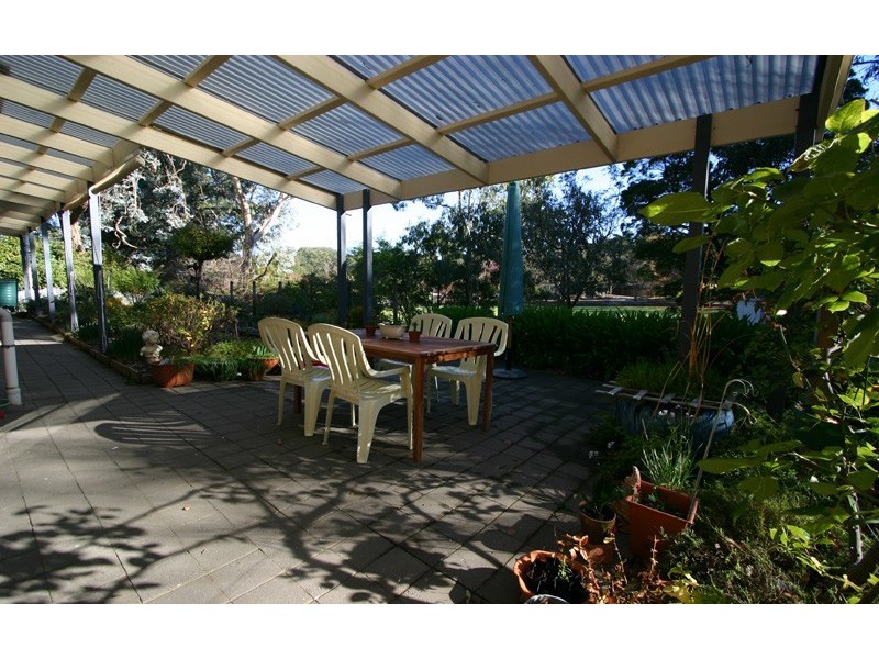 27 Paratoo Road, Stirling SA 5152