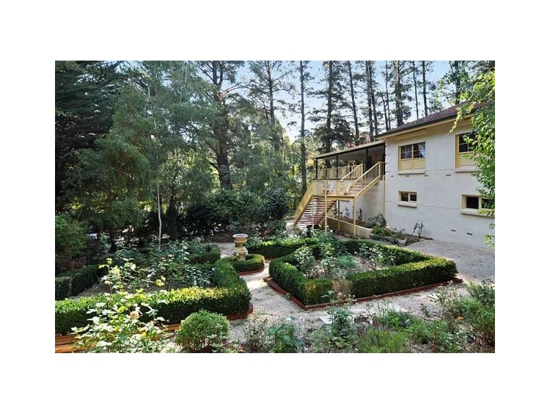 27 Avenue Road, Stirling SA 5152