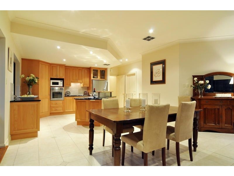 16 Rostrevor Rd, Stirling SA 5152